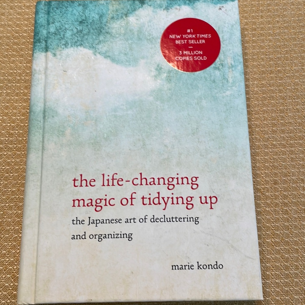 The life-changing magic of tidying up.        By Marie Kondo